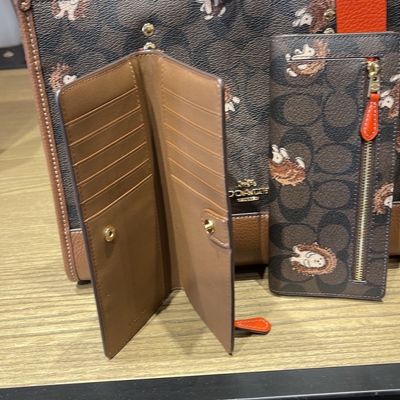 Coach Slim Wallet In Signature Canvas With Hedgehog Print
Gold/Brown Black Multi - Picture 12 of 16